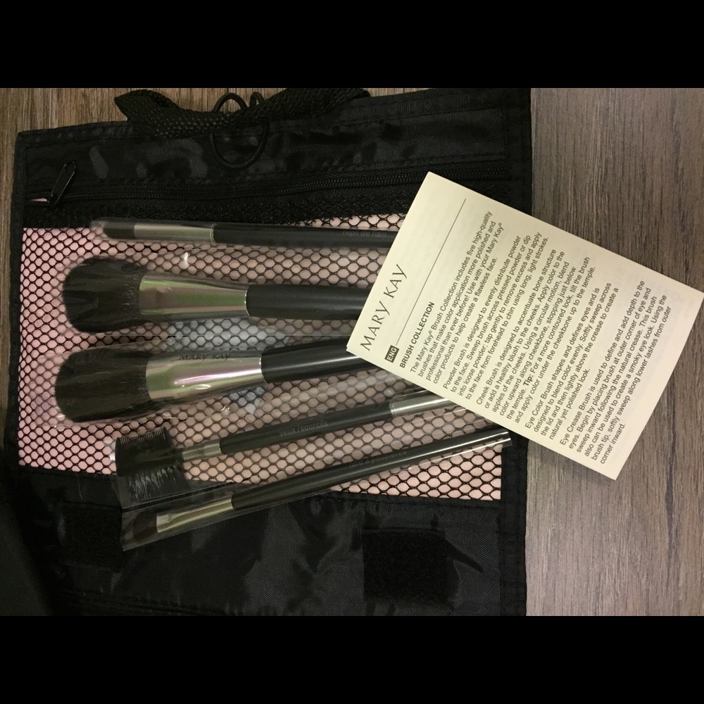 Brand New Mary Kay Brush Collection